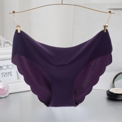 Bezešvé ultratenké dámské kalhotky tmavě fialová